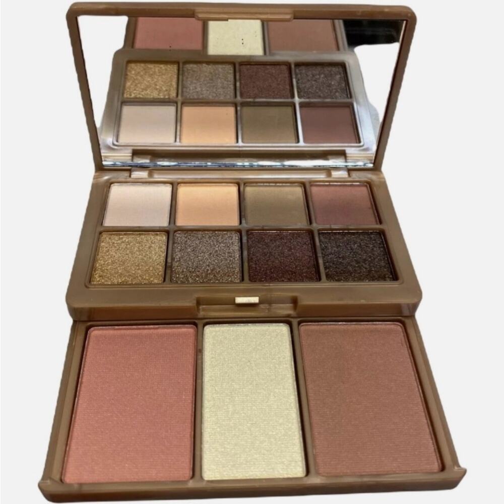 KHROMA Beauty collab with Kourtney, Kim, Kylie Kardazzle Eyeshadow / Face Pallet